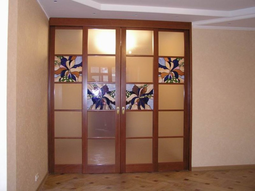 Перегородка с цветными стеклянными вставками Петропавловск